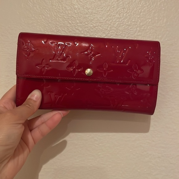 EUC LOUIS VUITTON RED VERINS SARAH  WALLET​​​​​​​ - Picture 3 of 14